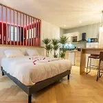 Loveroom en centre ville avec jacuzzi - Notre dame