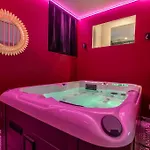 Loveroom En Centre Avec Jacuzzi - Notre Dame Appartement