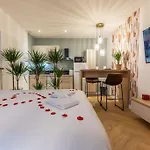 Loveroom En Centre Avec Jacuzzi - Notre Dame Appartement