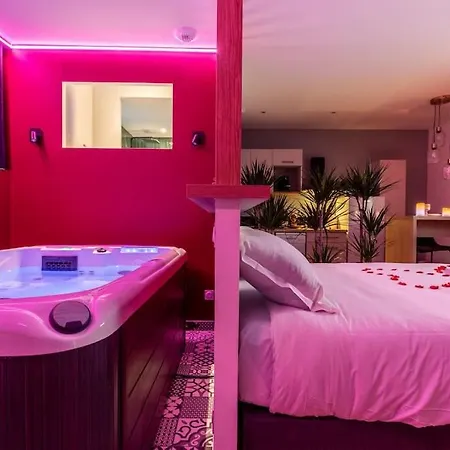 Loveroom En Centre Avec Jacuzzi - Notre Dame Apartment Clermont-Ferrand