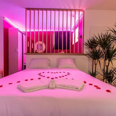 Apartment Loveroom En Centre Avec Jacuzzi - Notre Dame *