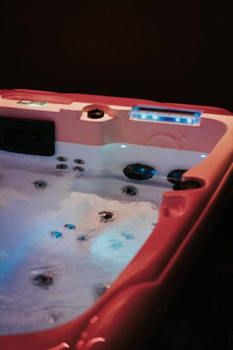 Apartment Loveroom En Centre Avec Jacuzzi - Notre Dame *